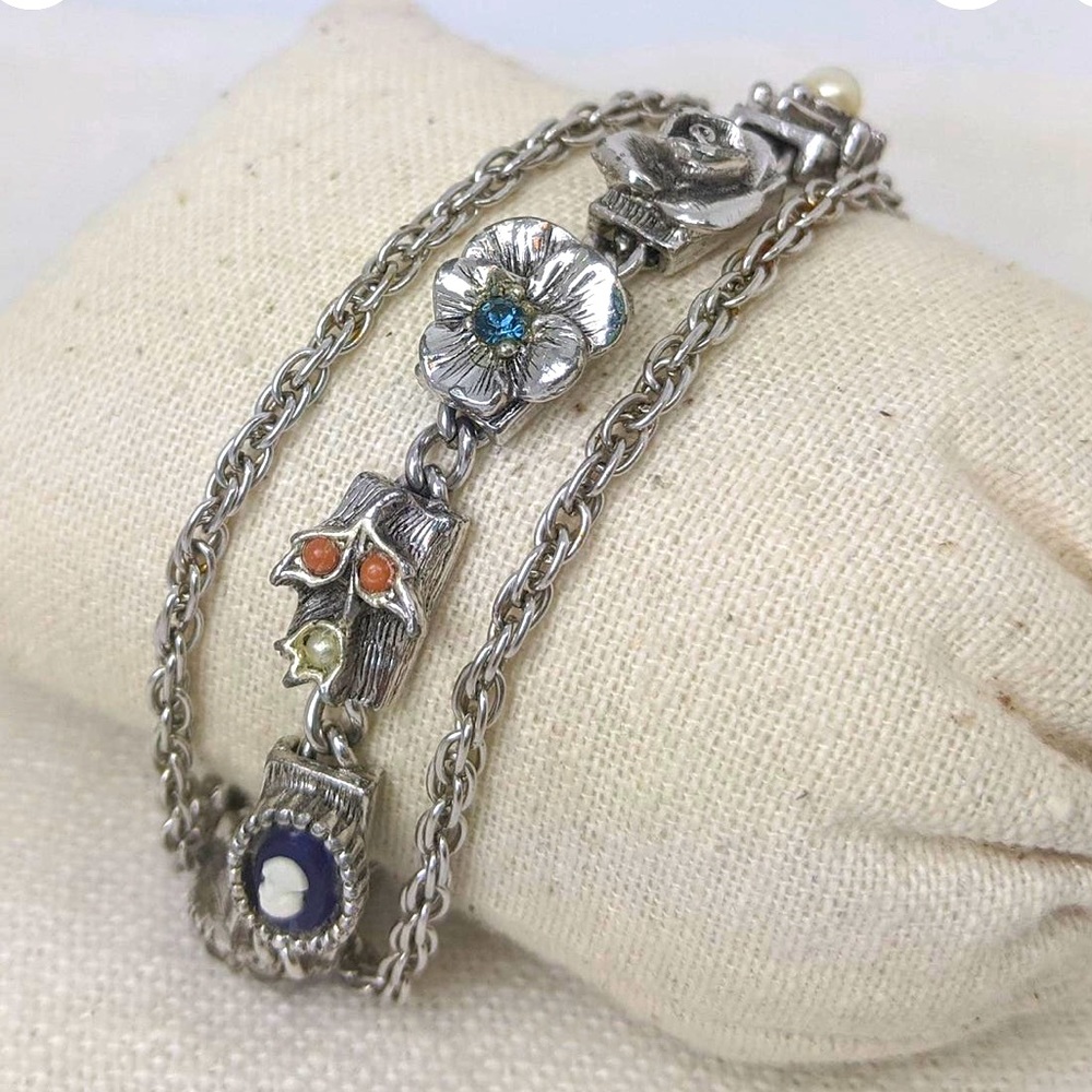 Unique VINTAGE JUDY LEE charm bracelet